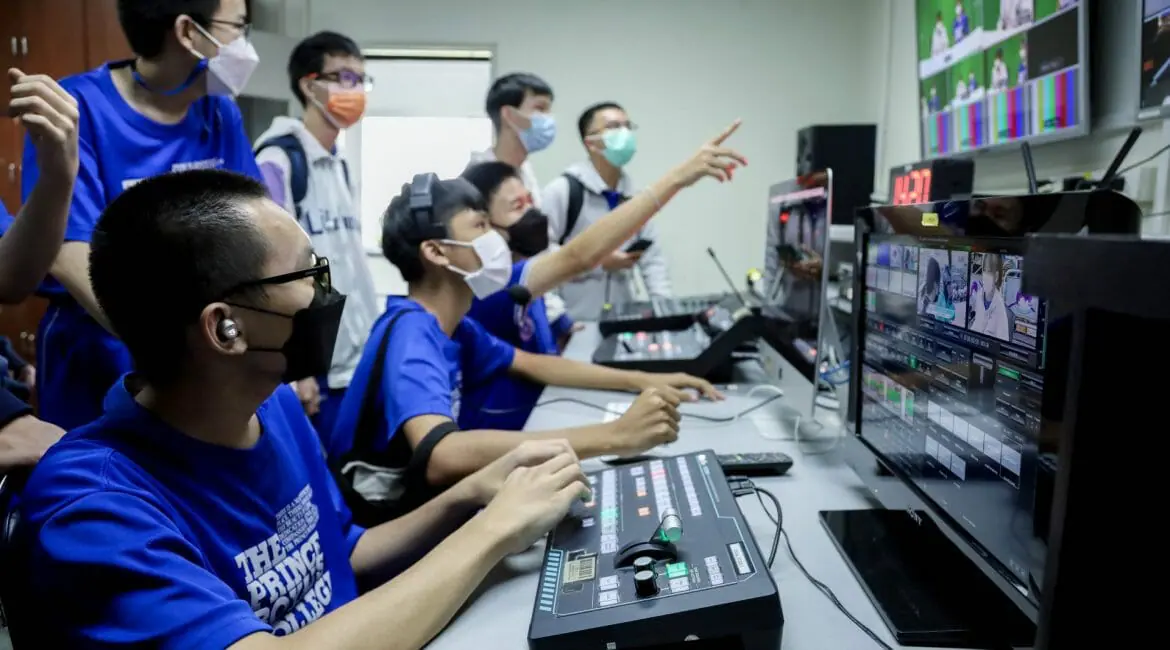 แมสคอมเปิดบ้านต้อนรับนักเรียนโรงเรียนปรินส์รอยแยลส์วิทยาลัย แนะนำหลักสูตรและการรับเข้าศึกษา พร้อมทดลองฝึกผลิตรายการโทรทัศน์