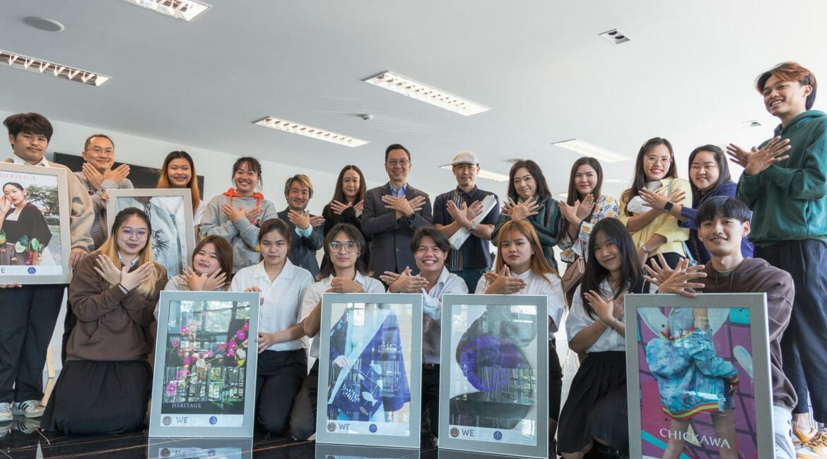 <strong>สื่อสารฯ ส่งมอบผลงานภาพถ่ายโฆษณาผลิตภัณฑ์ให้กับผู้ประกอบการผลิตภัณฑ์เชียงใหม่แบรนด์</strong>