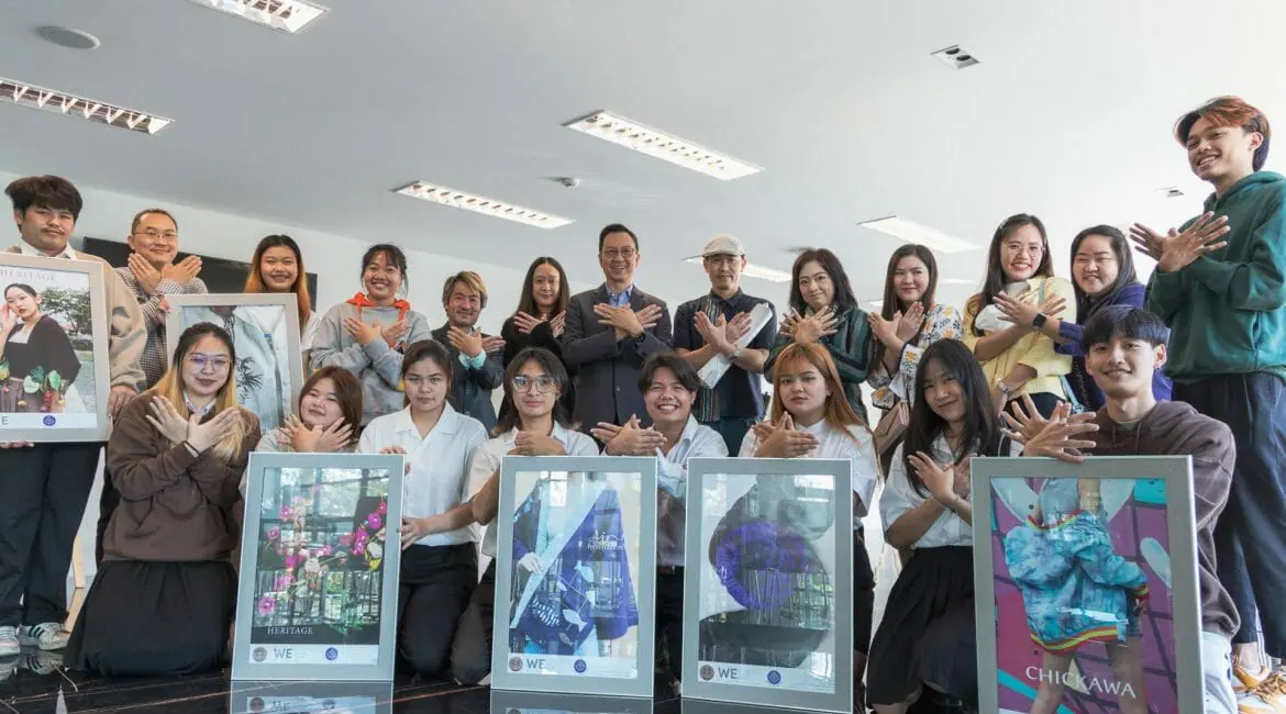 <strong>สื่อสารฯ ส่งมอบผลงานภาพถ่ายโฆษณาผลิตภัณฑ์ให้กับผู้ประกอบการผลิตภัณฑ์เชียงใหม่แบรนด์</strong>