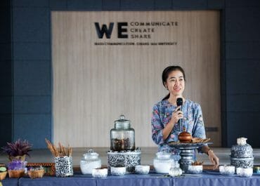 แมสคอม มช. ส่งเสริมศิลปวัฒนธรรม จัดอบรมทำ “ผลิตภัณฑ์ยาดม ยาหม่องสมุนไพร”