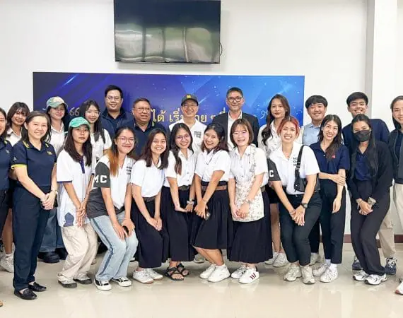 สื่อสารฯ มช. นำทีมนักศึกษาโครงการ “PET Homecoming” เข้าศึกษาดูงาน บริษัท เชียงใหม่ เบอเวอเรช จำกัด
