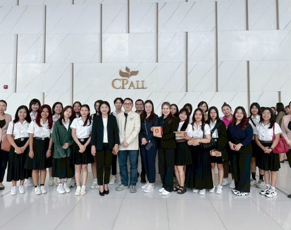 การสื่อสารฯ ร่วมมือ เศรษฐศาสตร์ มช. นำนักศึกษาหลักสูตรควบ 2 ปริญญา เยี่ยมชม 3 องค์กรสื่อเศรษฐกิจชั้นนำของประเทศ เสริมทักษะสื่อเศรษฐกิจยุคใหม่