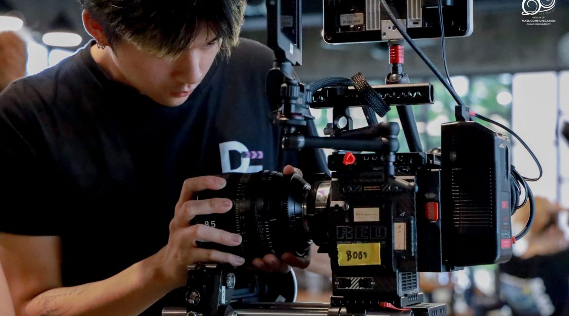 สาขาภาพยนตร์ดิจิทัล มช. ผนึกกำลัง Cinetoys จัดเวิร์กช็อปเข้มข้น การใช้ครุภัณฑ์ถ่ายทำภาพยนตร์พื้นฐานเพื่อป้องกันความเสียหาย เสริมทักษะวิชาชีพนักศึกษาสู่สายอาชีพ