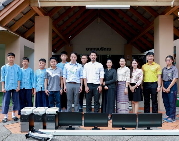 การสื่อสารฯ มช. ส่งมอบอุปกรณ์คอมพิวเตอร์และสำนักงาน เสริมโอกาสการเรียนรู้แก่ นร.รร.วัดสวนดอก