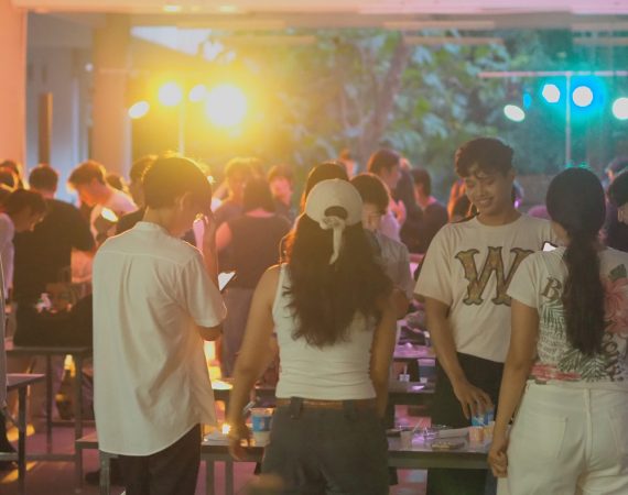 นศ.การสื่อสารฯ มช. จับมือ FOCUS ร่วมจัดกิจกรรม “Soft and Safe from Noon to Eve Party” จำลองพื้นที่สังสรรค์ปลอดภัยในสถานบันเทิง