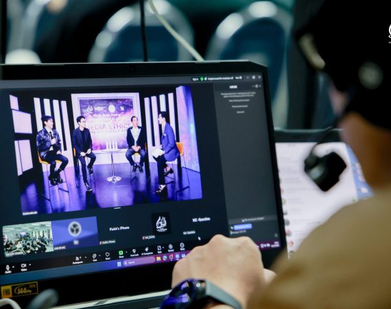 สมาคมศิษย์เก่าสื่อสารมวลชน มช. จับมือ คณะการสื่อสารมวลชน จัดเสวนา “ข้ามรุ่น ข้ามยุค ข้ามพายุ” เปิดเวทีแลกเปลี่ยนจริยธรรมสื่อในยุคเทคโนโลยี AI เปลี่ยนโลก ผนึกพลังสร้างความเข้าใจข้ามเจเนอเรชัน