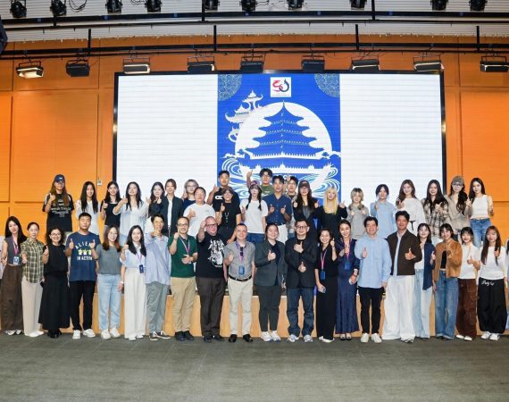 การสื่อสารฯ มช. ร่วมแลกเปลี่ยนวัฒนธรรม พร้อมนำเสนอผลงานสื่อสร้างสรรค์ ในนิทรรศการ “Mian–Sen” ฉลอง 50 ปี ความสัมพันธ์ทางการทูตไทย – จีน ที่เมืองซูโจว ประเทศจีน