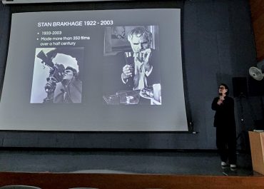 ภาพยนตร์ดิจิทัล การสื่อสารฯ มช. ยกระดับการเรียนรู้ จัดบรรยายพิเศษ “การค้นหาตัวตนและแรงบันดาลใจเพื่อสร้างภาพยนตร์ทดลอง” จากผู้เชี่ยวชาญด้านการกำกับภาพยนตร์ทดลอง