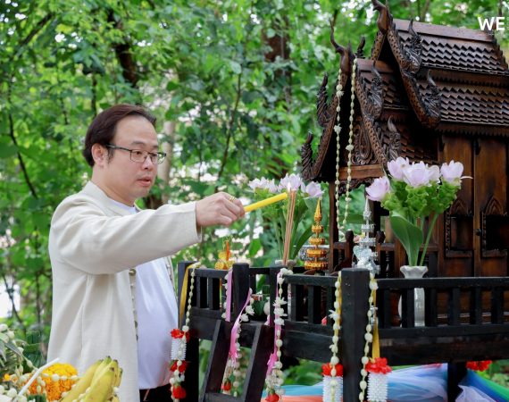 การสื่อสารฯ มช. ประกอบพิธีบวงสรวงสมโภชน์ตั้งศาลปู่ขาว สืบสานวัฒนธรรมล้านนา เสริมสิริมงคลแก่ชาวคณะ